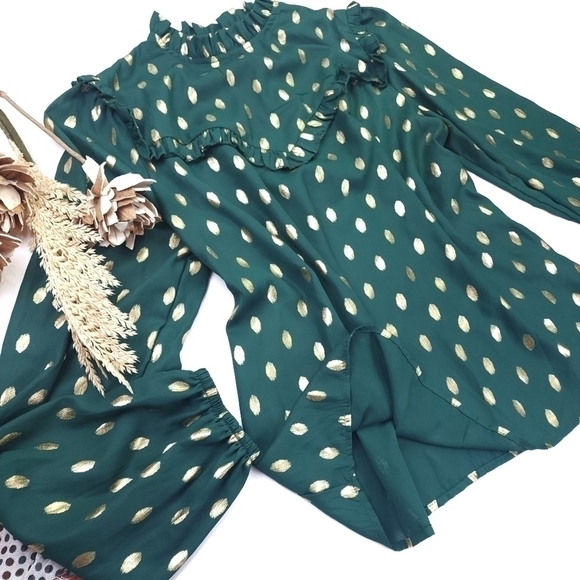 Tops - Green Gold Metallic Top Sz XL